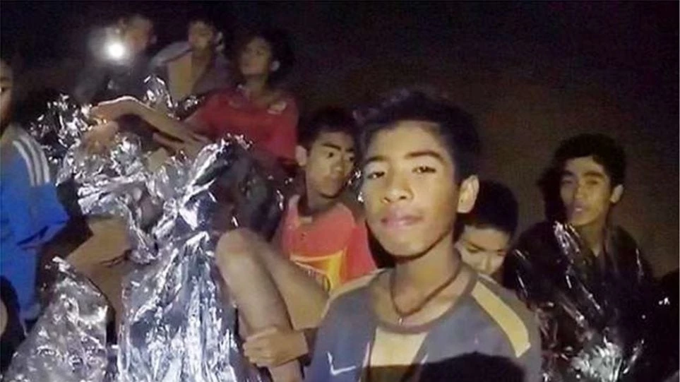 Tαϊλάνδη: Συνεχίζεται το θρίλερ με τα 12 εγκλωβισμένα παιδιά – Ένας νεκρός διασώστης